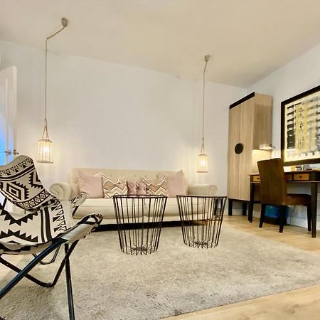 Charming La Casa De La Castellana Apartment Madrid Bagian luar foto